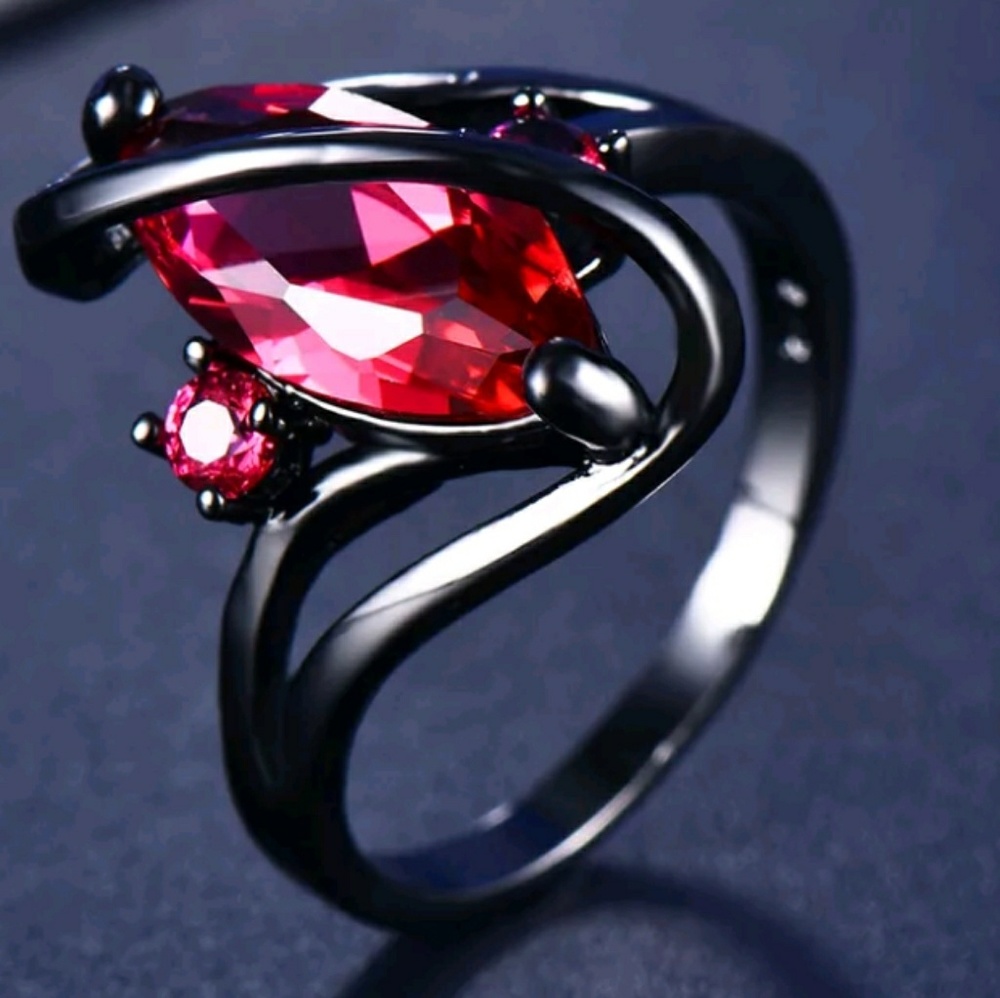 Stunning Black Gold Ring